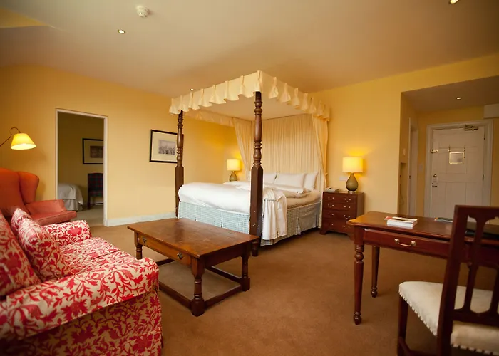 The Dunraven, Otel Adare